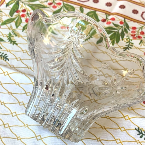 SALE! Mikasa Christmas Bowl - Picture 8 of 13